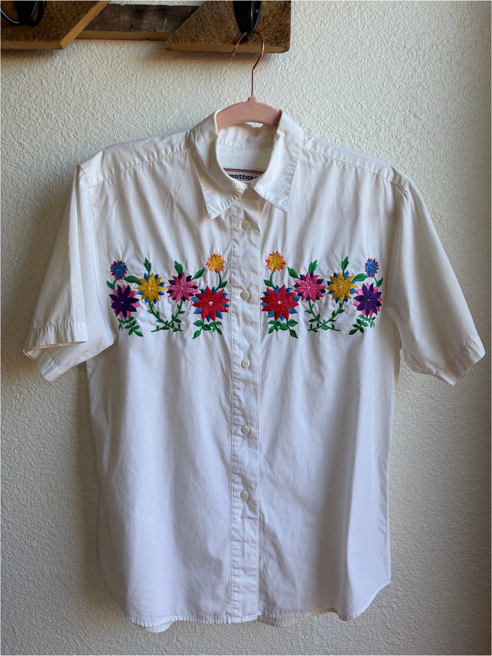 Vintage 90’s Floral Embroidered White Short Sleeve Button Down Small